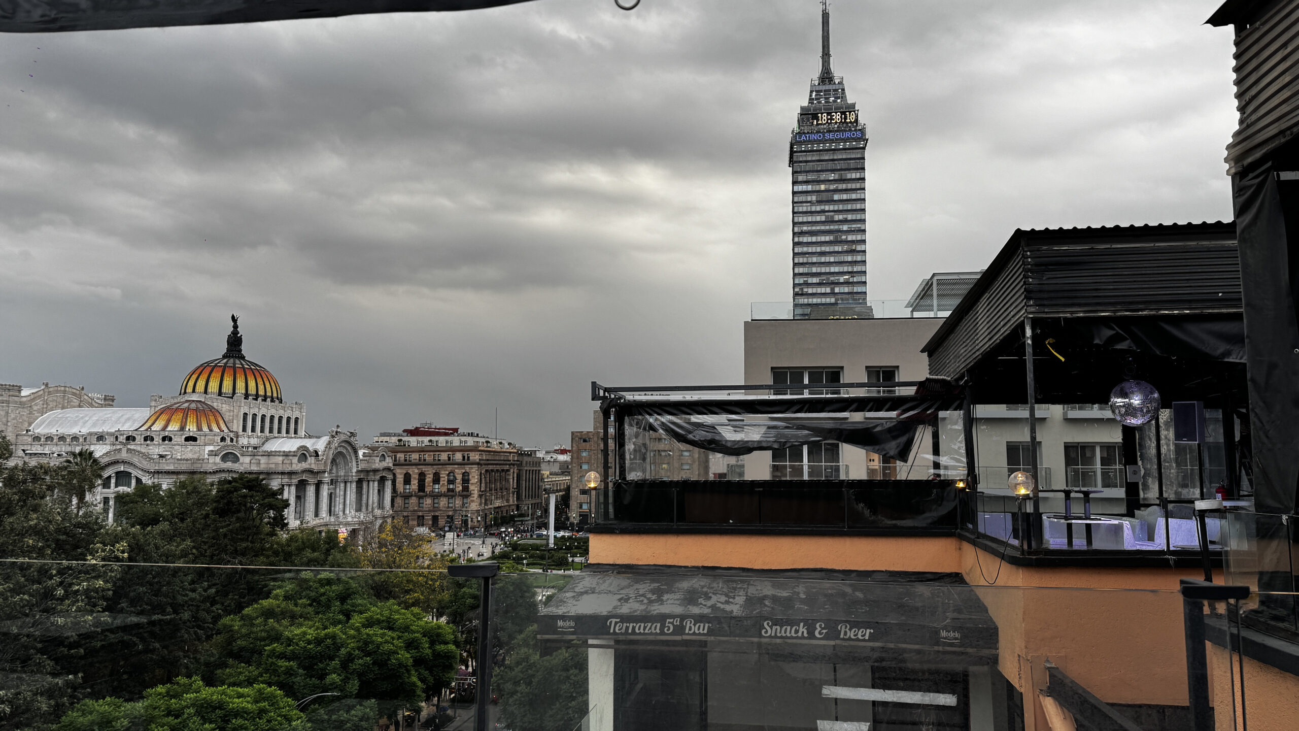 vista terraa mezcalería de banda bellas artes